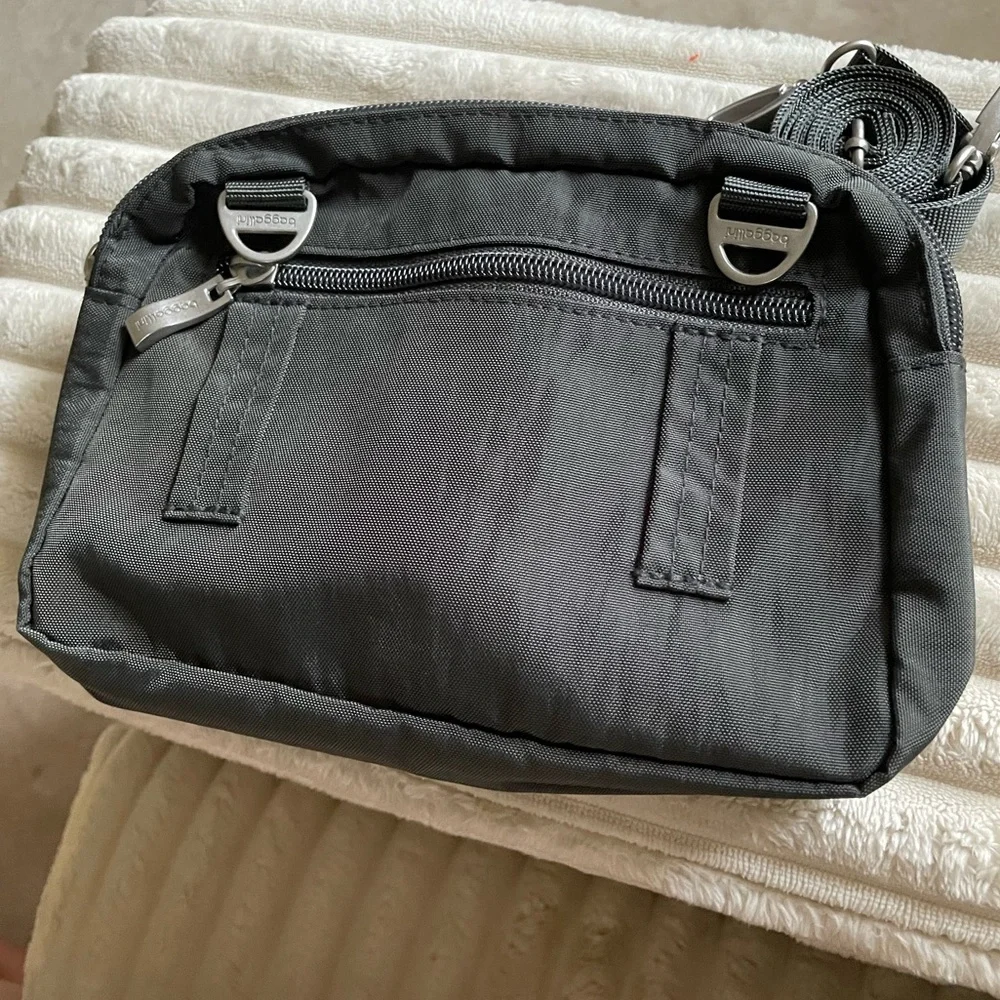 Baggallini Triple Zip Crossbody - *NEW* - Picture 3 of 9